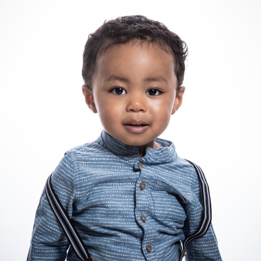 Liebevolle Babyfotografie in Hamburg – Zarte Neugeborenenfotos & authentische Kinderbilder für bleibende Erinnerungen.
