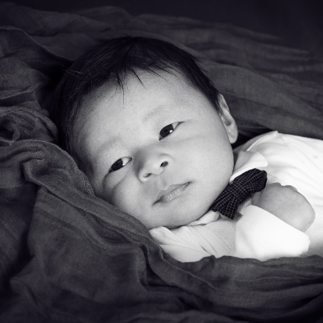 Liebevolle Babyfotografie in Hamburg – Zarte Neugeborenenfotos & authentische Kinderbilder für bleibende Erinnerungen.