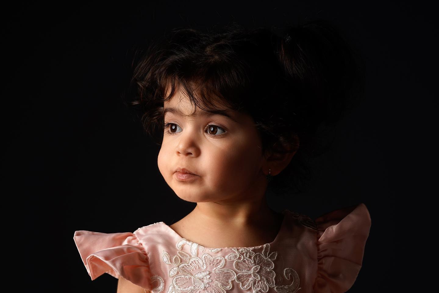 Liebevolle Babyfotografie in Hamburg – Zarte Neugeborenenfotos & authentische Kinderbilder für bleibende Erinnerungen.