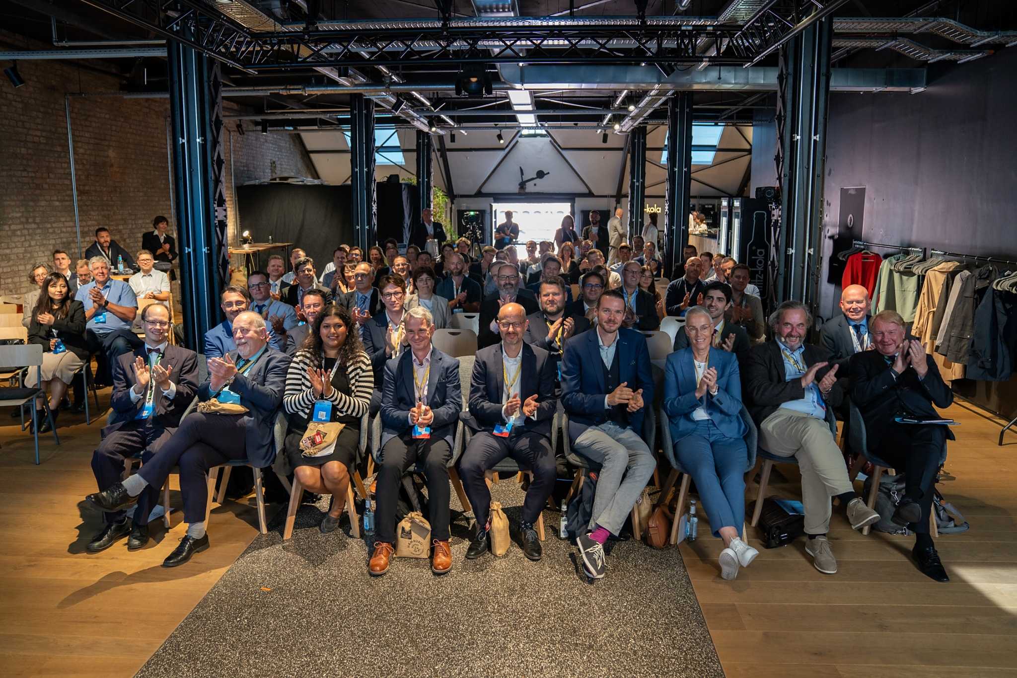 Gruppenfoto bei einem Event in Hamburg – professionelle Fotografie für Firmenveranstaltungen, Konferenzen & private Feiern.